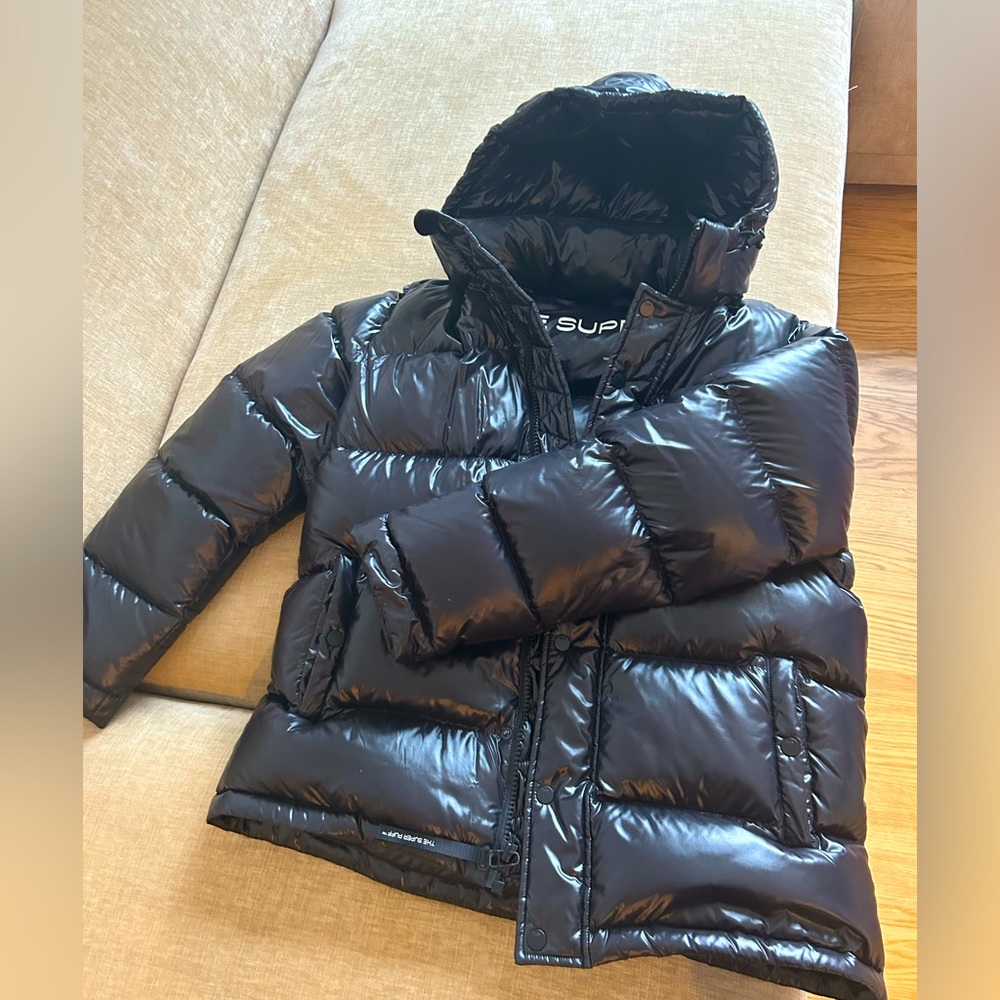 Aritzia The Super Puff, black shiny, M